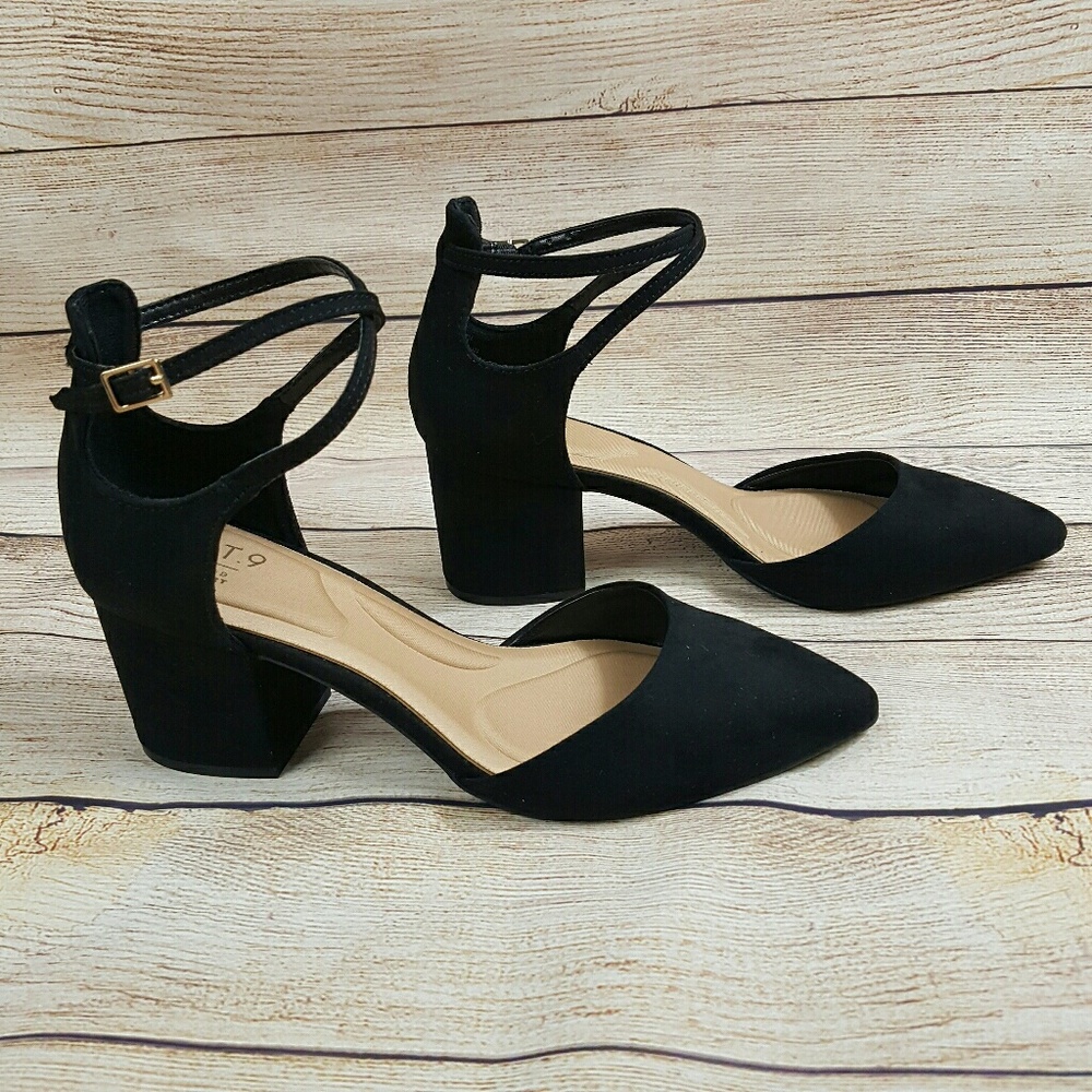 NWOB Apt. 9 Pointed Toe Ankle Strap Heels Black